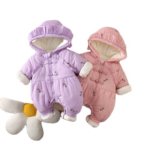 Nouveaux vêtements d'hiver pour bébé 2024, combinaisons épaisses brossées pour nouveau-nés, combinaisons mignonnes et douces à fleurs brodées pour bébés filles, ensembles de combinaisons pour bébés - Product Image 1