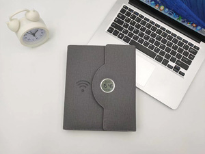 Carnet de notes Power Bank avec horloge et lampe intégrées pour bureau, coffret cadeau, classeur 6 anneaux A5, chargement sans fil - Product Image 2