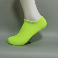 Chaussettes de couleur blanche tricotées en coton polyester respirant pour femmes Meilleure vente Garantie de qualité mince pour l'hiver Utilisation estivale No Show