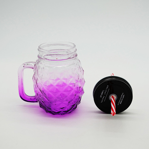 Trong Kho Bóng Đá Dứa Hình Dạng 600Ml Đầy Màu Sắc <span class=keywords><strong>Mason</strong></span> <span class=keywords><strong>Jar</strong></span> Cup Cho Bia Sinh Tố Kính Với Xử Lý Và Rơm Nắp Biểu Tượng Tùy Chỉnh - Product Image 3