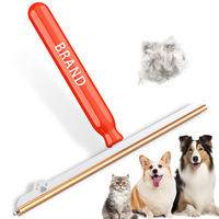 Brosse grattoir à long manche en alliage d'aluminium et plastique pour l'élimination des poils de chat/chien, outil de nettoyage de tapis pour grandes surfaces