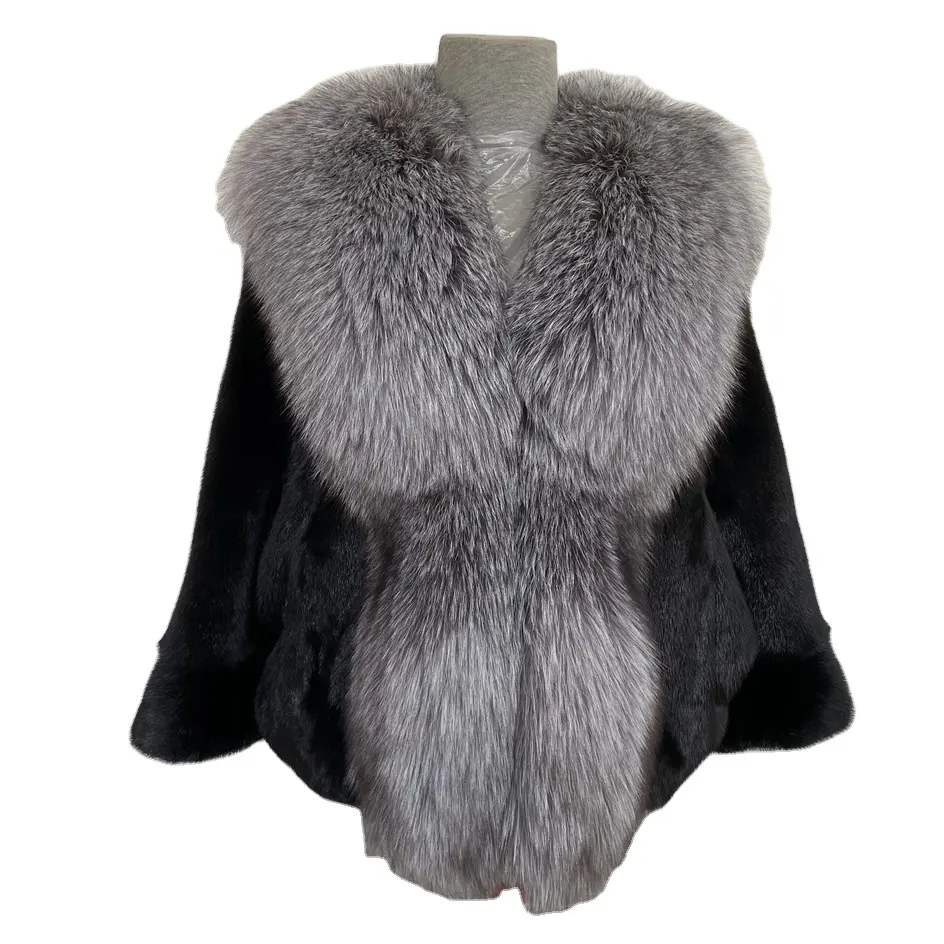 冬の贅沢な100% 本物のミンクの毛皮の暖かさのミンクのコートと女性のためのキツネの毛皮の襟のジャケット