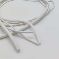 Cordon en mousse éponge en silicone blanc pour porte de douche étanche et réduction du bruit avec service de traitement de coupe personnalisé