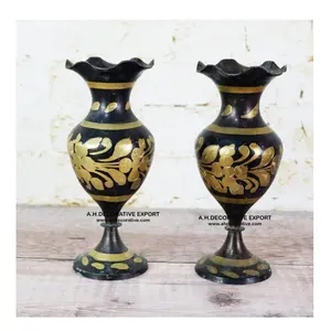 Paire de Vases à fleurs en laiton gravé Vintage finition noire avec feuille d'or et contour design Vase à fleurs