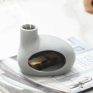 Casa nórdica moderna con chimenea Soporte de incienso de cerámica de diseño moderno Soporte de lujo Palo Santo - Product Image 3