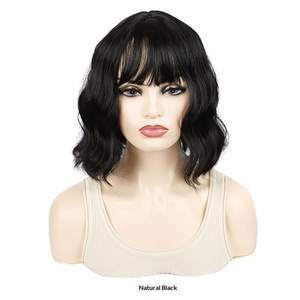 <span class=keywords><strong>Perruque</strong></span> naturelle à ondulations d'eau avec frange fine et bouclée courte - Fil haute température fabriqué à la machine - Product Image 6