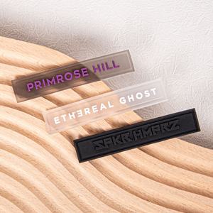 カスタムブランドロゴ 極小文字 シリコンラベル 黒色PVCシリコンラバーパッチ (アイロン接着) 衣類用 - Product Image 4