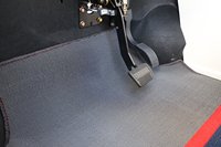 Quadricycle électrique homologué EEC COC L6e avec couleurs personnalisées, climatisation et autonomie de 90 km pour utilisation urbaine en UE