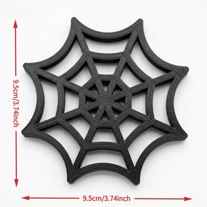 Sottobicchiere a forma di ragnatela in stile dark, design cavo, isolante termico e antiscottatura, tappetino antiscivolo per tazze da caffè e bicchieri d'acqua - Product Image 2