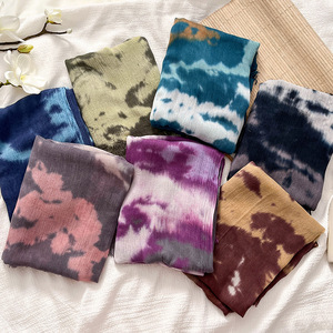 Sciarpe e Foulard Etnici da Uomo in Viscosa Sottile e Traspirante con Stampa Tie-Dye, Stile Europeo e Americano - Product Image 1
