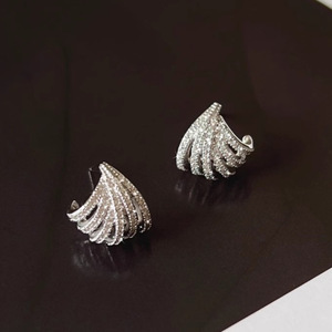 Orecchini a strati con design geometrico per donna, accessori per l'orecchio alla moda per l'uso quotidiano - Product Image 1