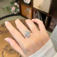 Anelli di fidanzamento da donna in oro bianco 18 carati con diamanti di laboratorio a taglio marquise, di grande caratura, stile prismatizzato, di lusso leggero.