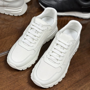 2025 nouvelles chaussures de sport respirantes légères blanches pour hommes de haute qualité avec personnalisation du logo du designer - Product Image 1