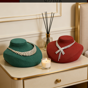 Soporte de exhibición de joyería de moda verde, soporte de microfibra para collares, para busto de joyería - Product Image 1