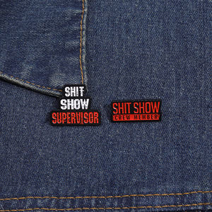 Broche esmaltado com texto para membro da equipe de show de merda, acessórios de moda para presente e joias para amigos - Product Image 5