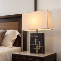 Lampe de table en marbre de luxe orientale avec texture de pierre naturelle claire, style Bauhaus, lampe de bureau pour chevet, chambre à coucher, canapé, hôtel