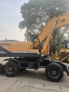Excavadora de Ruedas Hyundai 210W-9 Usada, Casi Nueva, Modelo 2024, Motor Importado de Corea - Product Image 2