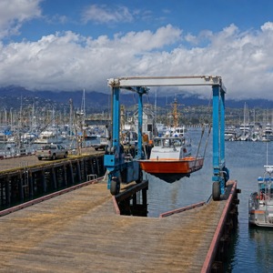 Grue de levage marine grande capacité 75 à 250 tonnes pour le déplacement de bateaux en bassin de marina, avec structure en acier durable - Product Image 3