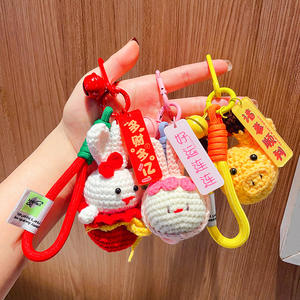 Porte-clés pendentif poupée de dessin animé au crochet, mignonne, cadeau pour couple, idéal pour sac à dos, cadeaux pour filles - Product Image 1