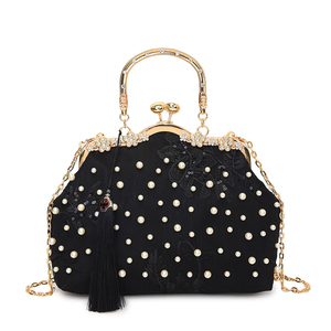Bolso de Noche para Mujer de Poliéster Suave de Alta Calidad con Diseño de Conchas, Decoraciones de Perlas y Correa de Cadena. Modelo 3011 - Product Image 3