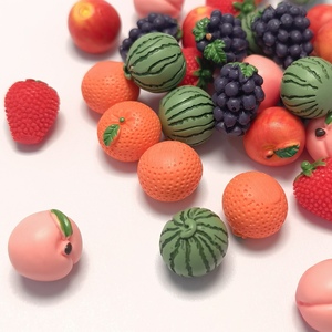 Ornements en résine de fruits de dessin animé (raisin, pastèque, fraise, pêche, <span class=keywords><strong>orange</strong></span>) pour accessoires de coque de téléphone portable DIY - Product Image 4