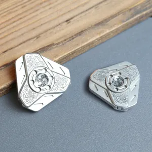Spinner de doigt EDC Mecha élégant, jouet anti-stress en métal à manivelle portable pour usage quotidien, soulagement TDAH, cadeaux pour adultes, pour les 14-18 ans - Product Image 3