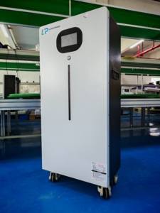 แบตเตอรี่ติดผนัง 15kWh/16kWh แบบ IP65 สามารถวางซ้อนกันได้ รองรับระบบไฮบริดกริดสำหรับบ้าน ใช้กับระบบกักเก็บพลังงานแสงอาทิตย์ลิเธียม - Product Image 2