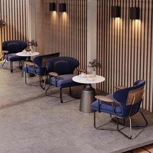 Ghế thư giãn bọc vải, tay vịn gỗ nguyên khối phong cách hiện đại giữa thế kỷ, khung kim loại, dành cho phòng khách, khách sạn, quán cà phê (có xuất xứ từ Úc) - Product Image 4