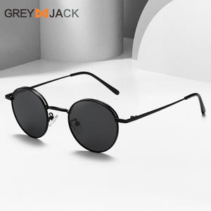 Gafas de Sol Redondas Metálicas Grises Unisex con Protección UV400, Lentes TAC y Montura Negra - Product Image 5