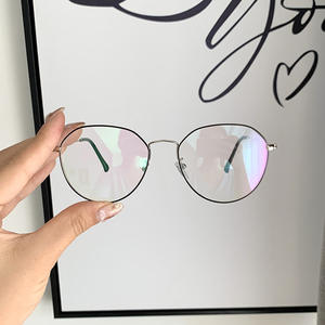 Montures de lunettes rondes en métal Me7-66014 pour femmes, anti-lumière bleue, monture complète, verres en acrylique, design tendance et à la mode, origine Taizhou - Product Image 3