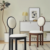 Chaise de salle à manger moderne en velours rembourrée avec pieds en bois massif, design ergonomique, structure métallique durable pour usage domestique