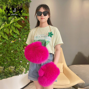 Gants d'hiver de luxe avec chaîne en métal Gants doux pour temps froid Gants thermiques doublés de fourrure de renard véritable pour femmes - Product Image 3