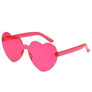 Lunettes de <span class=keywords><strong>soleil</strong></span> tendance rétro FanYue 2022, couleur bonbon, orange, bleu clair, forme de cœur, UV375, sans monture, <span class=keywords><strong>pas</strong></span> <span class=keywords><strong>cher</strong></span>, vente en gros, sport, unisexe - Product Image 1
