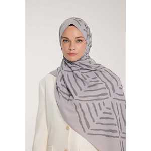 ผ้าพันคอเพียวโทน รูปตัววี สีเทานุ่ม พิมพ์ลาย ยาว 100% โพลีเอสเตอร์ - Product Image 2