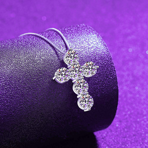 9 Colliers pendentifs <span class=keywords><strong>croix</strong></span> en moissanite GRA 0.8CT VVS1, en <span class=keywords><strong>argent</strong></span> 925 plaqué rhodium anti-ternissement, <span class=keywords><strong>avec</strong></span> chaîne maille gourmette pour <span class=keywords><strong>femme</strong></span> - Product Image 3