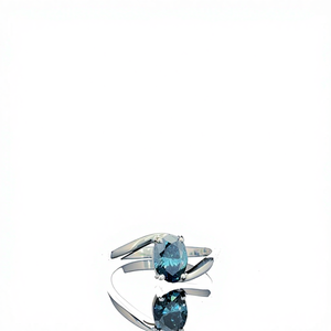 Anillo Solitario Vintage con Piedra Ovalada de Moissanita Azul Agua, Oro de 14k con Baño de Rodio, Engaste de Puntas, Regalo de Compromiso o Boda - Product Image 1