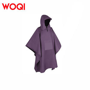 Poncho imperméable Woqi léger et unisexe avec capuche et poches pour la randonnée et les activités de plein air - Product Image 4