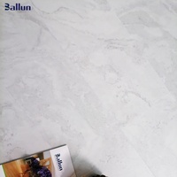 Modern Gestalteter Holzboden PVC-Teppich-Textur SPC Stein-Vinyl-Bodenbelag Rutschfest Wasserdicht Verschleißfest Umweltfreundlich für Innenräume