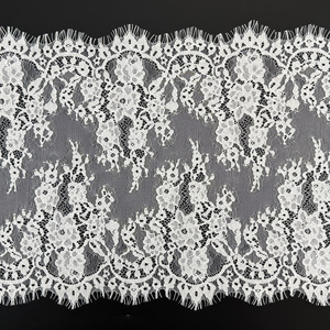 YY Renda Floral de Alta Qualidade 100% Nylon com Bordado Branco para Vestuário de Noiva e Têxteis para o Lar - Product Image 1