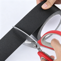 Bande adhésive en caoutchouc antidérapante à motif quadrillé en acrylique – Bande d'étanchéité durable et imperméable pour applications domestiques quotidiennes