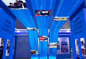 จอภาพโฆษณาแบบใสมีความยืดหยุ่นสำหรับเล่น IndoorP2.5ทีวีหน้าจอ LED แบบยืดหยุ่นได้สำหรับกลางแจ้ง - Product Image 2
