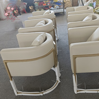 Chaise de salon de manucure moderne avec cadre doré en cuir PU, base en forme de U, confortable, éponge haute densité, mobilier de salon de beauté