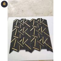 Carrelage de sol de surface de mosaïque de marbre de jet d'eau avec le modèle de mosaïque d'incrustation en laiton
