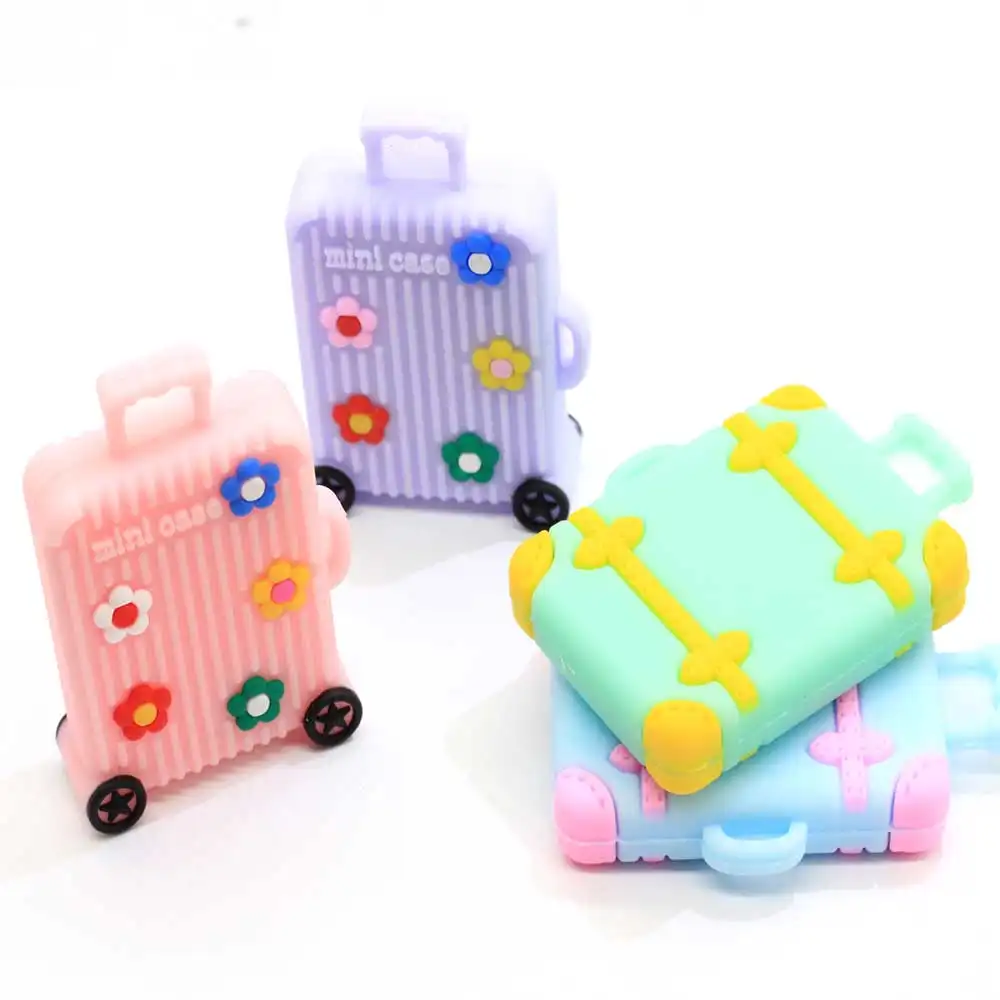 공장 새로운 도착 수지 가방 카보 숑 3D 여행 수하물 케이스 매력 펜던트 공예 38*54MM 인형 집 가구 장난감