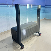 Balustrade en verre rétractable sur roues pour extérieur, personnalisable et multi-combinable, avec coussin de siège en cuir et cloison en verre coupe-vent