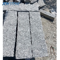 Pilier de palissade en pierre de granit gris naturel bon marché de la Chine pour clôture de jardin et bordures