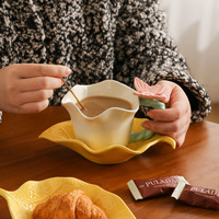 Ensemble tasse et soucoupe en céramique de luxe portable, à motif floral et papillon, de grande valeur esthétique, avec cuillère, délicat et mignon, pour couple