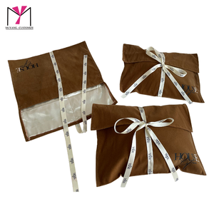 MUYANG <b>CUSTOMIZE</b> velvet envelop bag With Logo Print Luxury Gift Packaging For Cosmetics Perfumes <b>Lipsticks</b> Eye Creams - Product Image 1