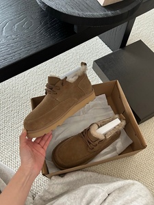 Chaussures décontractées classiques pour hommes, bottes de neige isolées en laine pour l'hiver en plein air, nouvelle conception tendance sur mesure de haute qualité pour hommes - Product Image 2