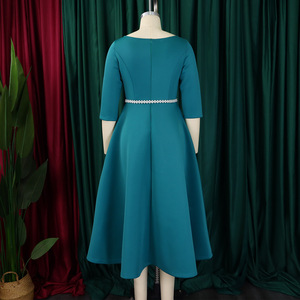 Vestido de noche de manga larga en color liso con cintura delicada que estiliza y cinturón de perlas para fiesta de otoño - Product Image 5